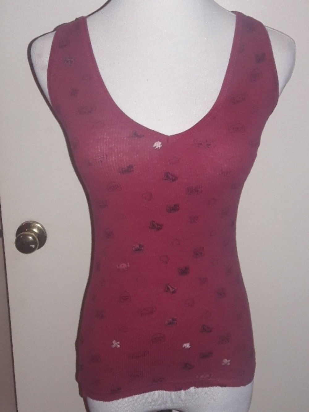 Sleeveless V-Neck Ribbed Tank Top in Deep Berry